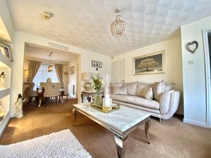 Lounge- click for photo gallery